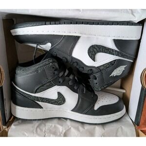 Nike Air Jordan 1 Mid SE (GS) Size 5Y Black White Kids Youth NEW Box Shoes NIB